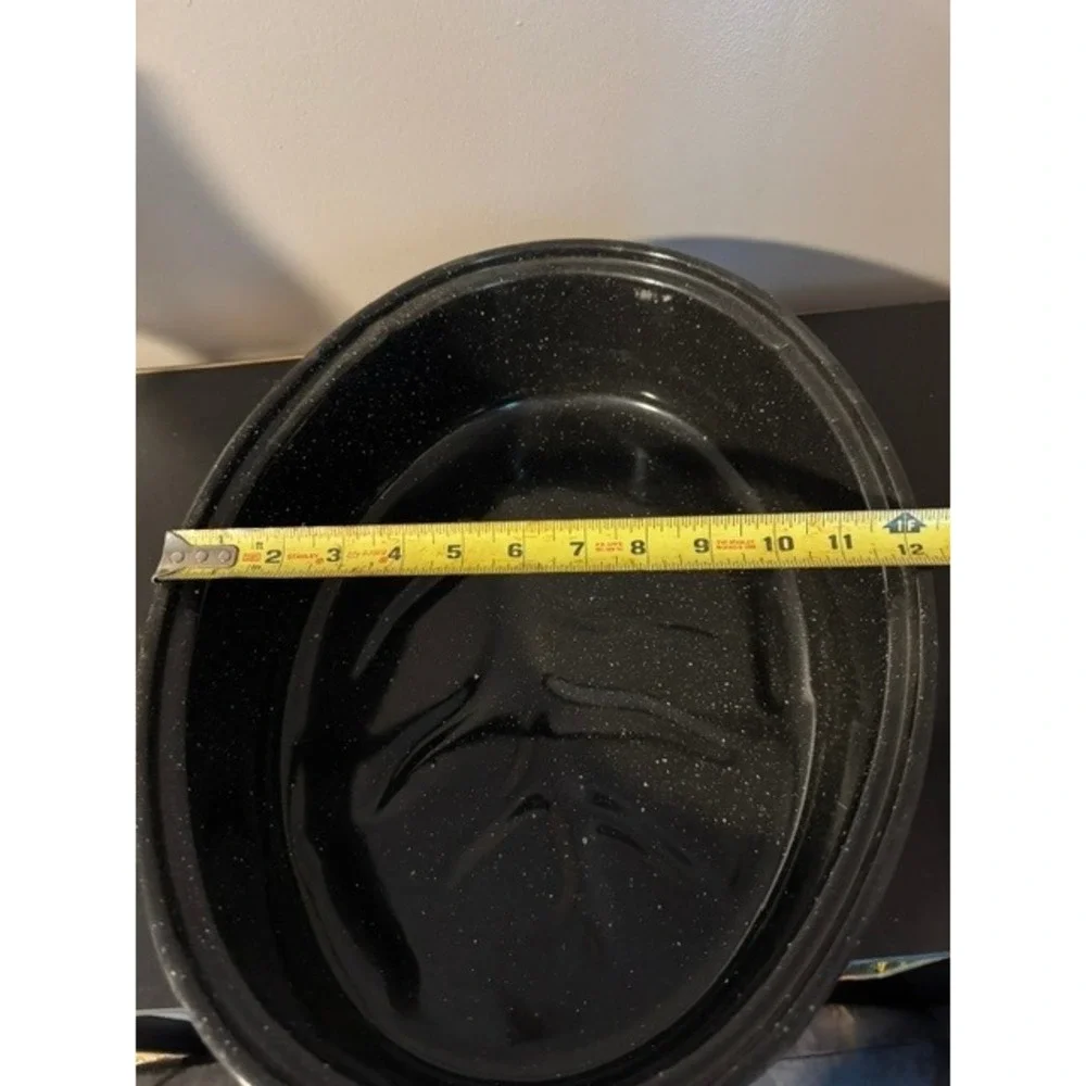 Granite Ware 15-inch oval roaster pan with a lid, speckled‎ black enamel finish.